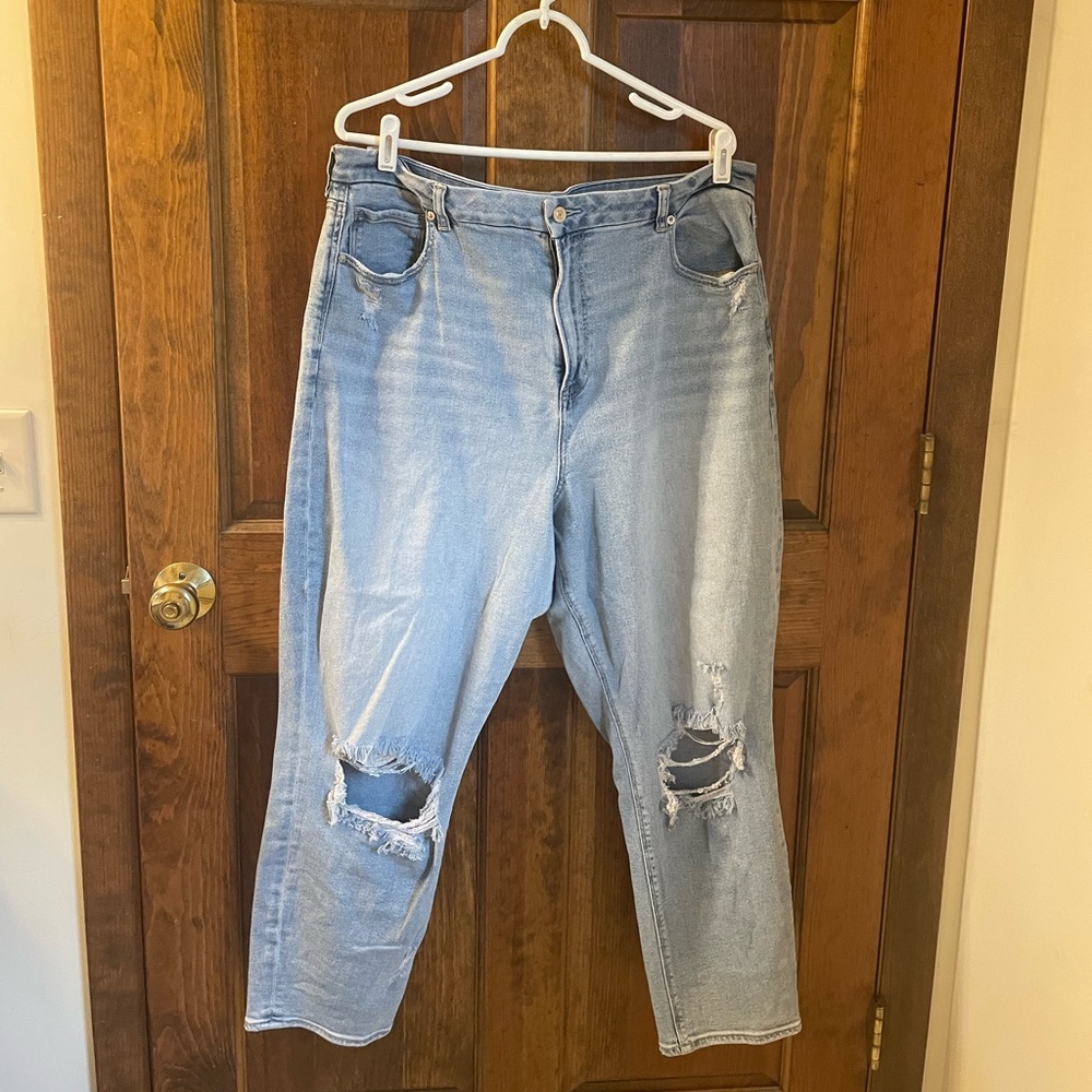 AE CURVY MOM JEAN